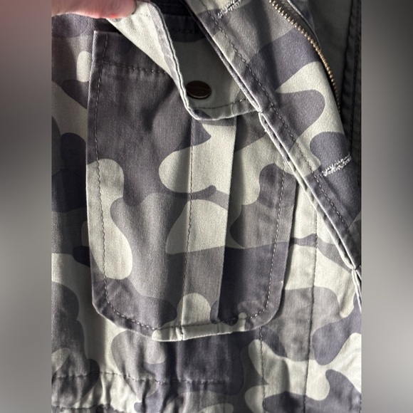 Ashley | 100% cotton | zip | button | frayed pockets | camouflage | jacket | L - Picture 9 of 12